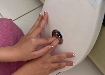 Macam Ini Pun Ada….Jari Tersepit Butang Flush Tandas