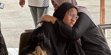 Linangan Air Mata Iringi Pemergian Nur Aini Umairah…Ibu Pengsan Beberapa Kali Ketika Urus Jenazah