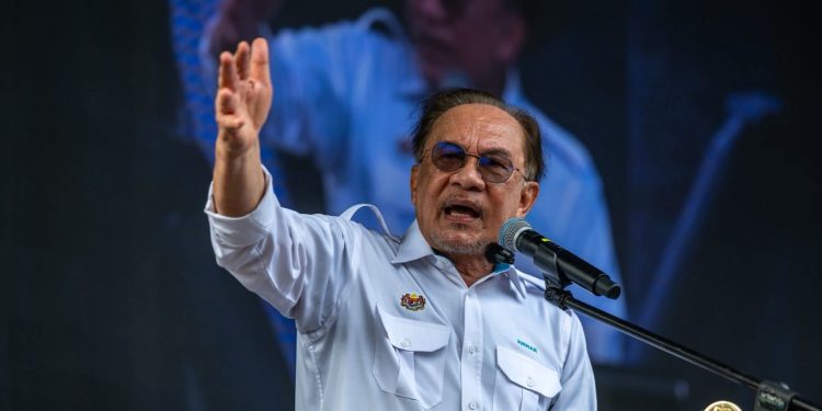 PM Anwar Minta Jangan Politikkan UEC Masuk IPTA – ‘Dunia Sekarang Semua Nak Kait Politik’