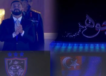 Tulisan Jawi ‘جوهر’ Hiasi Langit Stadium Sultan Ibrahim, Formasi Dron Pukau Penyokong JDT