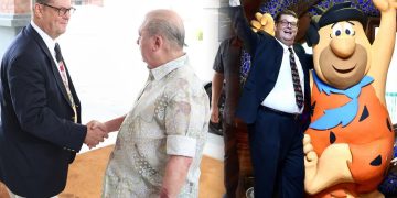 Sultan Ibrahim Terima Kunjungan Dave Williams, Cucu Pencipta Bersama ‘The Flintstones’