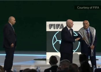Presiden FIFA Bodoh – Cuba Paksa Wakil Palestin Bersalaman Dengan Wakil Israel