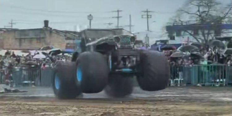 Monster Truck Hilang Kawalan, Rempuh Penonton: 2 Maut, 37 Cedera