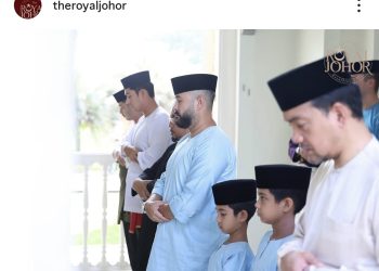 Pemangku Sultan Johor Tunaikan Solat Sunat Aidiladha Bersama Rakyat