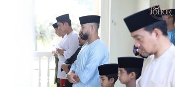 Pemangku Sultan Johor Tunaikan Solat Sunat Aidiladha Bersama Rakyat