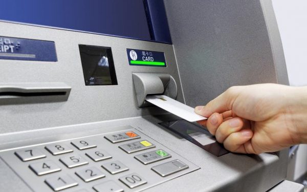 Tiada Lagi Caj RM1, Pengeluaran ATM Antara Bank Percuma Mulai Julai