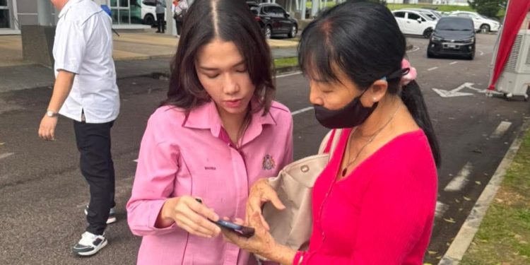 Walau Bermuka Cina, Ada Darah Cina, Tapi Aku Tak Pandai Cakap Cina – Marina