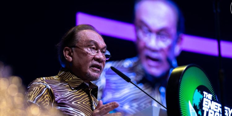 “Adakah Saya Kelihatan Risau?” – PM Anwar Ulas PRN Johor