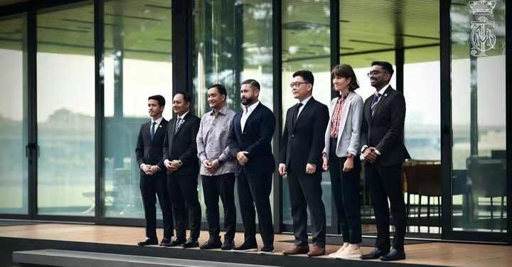 Tunku Mahkota Ismail Terima Menghadap Delegasi Universiti Harvard
