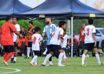 Tunku Mahkota Ismail Sertai Bola Sepak 6 Sebelah Bersama Penyokong, Kakitangan