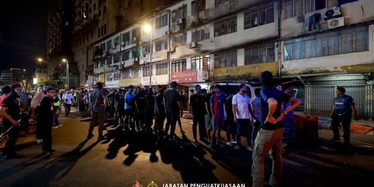 JIM, DBKL Serbu Pasar Pudu, 186 PATI Ditahan Dalam Ops Kutip