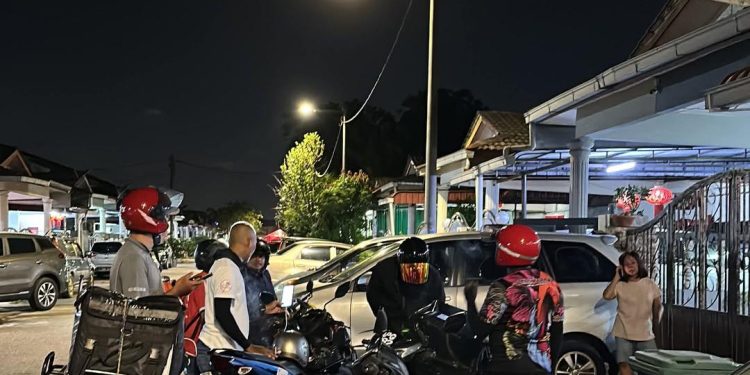 Rider Lalamove Dakwa Jadi Mangsa ‘Order Palsu’, Puluhan Penghantar Terkandas Di Depan Rumah