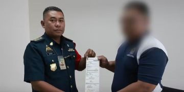 Anggota Penguat Kuasa DBKL Kena Kompaun Buang Sampah Dari Kenderaan Rasmi