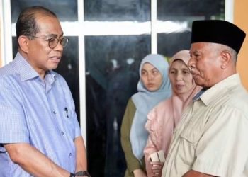 Menteri Pertahanan Khaled Nordin Ziarah Keluarga Allahyarham Prebet Siti Khadijah