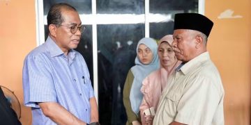 Menteri Pertahanan Khaled Nordin Ziarah Keluarga Allahyarham Prebet Siti Khadijah