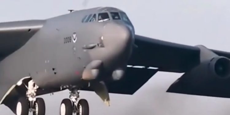 8 Kru Maut Dalam Nahas Pesawat Pengebom B-52 Amerika Syarikat