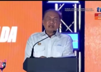 PM Anwar Kena ‘Boo’ Ketika Berucap Depan Peneroka FELDA?
