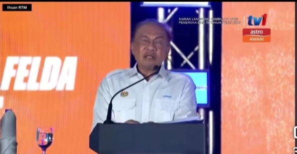 PM Anwar Kena ‘Boo’ Ketika Berucap Depan Peneroka FELDA?