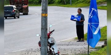 Berkempen Seorang Diri Demi BN, Gambar Lelaki Ini Menyentuh Hati Ramai