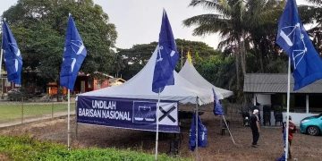 Banyak Kenderaan Bunyi Hon Tanda Sokongan Ketika Melintasi Khemah Jentera BN
