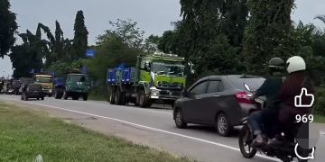 Konvoi Lori Bendera BN Curi Perhatian, Netizen: ‘Abam Lori Dah Insaf’