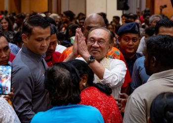 PMX Anwar Mohon Maaf Istilah ‘Kuil Haram’