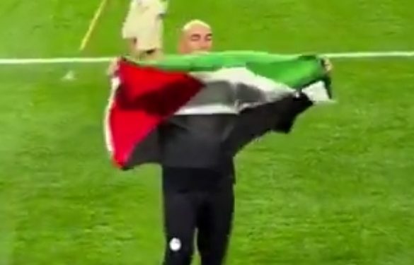 Jurulatih Mesir Julang Bendera Palestin Selepas Singkir Australia Di Piala Dunia