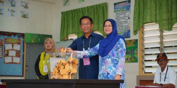 Jalaluddin Dan Isteri Mengundi Di SK Putra, Hari Ulang Tahun Perkahwinan