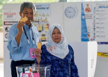 Tok Mat Dan Isteri Mengundi Di SJKC Chung Hua