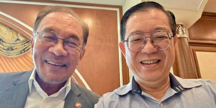 UMNO ‘Gunting Dalam Selimut’ – Lim Guan Eng