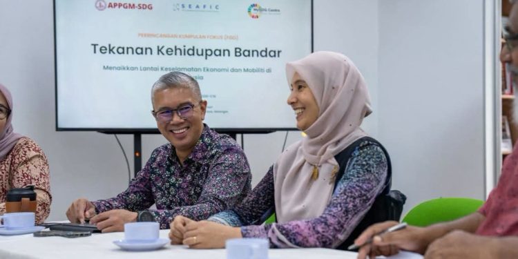 Bekerja Sepenuh Masa, Tetapi Hujung Bulan Duit Tak Cukup Realiti Rakyat Malaysia – Tengku Zafrul