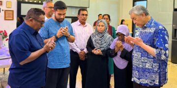 Pengerusi BN Zahid Kunjungi Keluarga Azeez Rahim