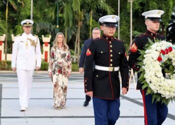 Wakil Kanan AS Beri Penghormatan Di Tugu Negara