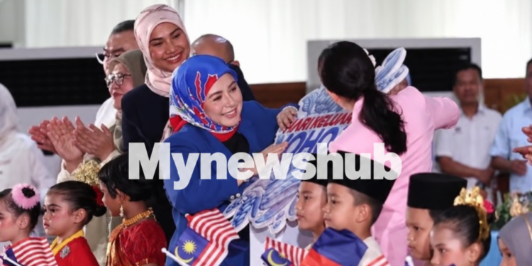 Raja Permaisuri Agong Rasmi Pesta Hari Keluarga Johor