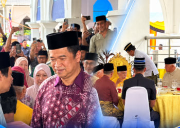 ADUN DAP Bahau Sambut Keberangkatan Tuanku Muhriz Tunai Solat Jumaat