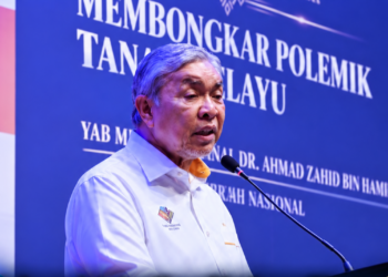 Fahami Adat Dan Undang-Undang Tubuh Kerajaan Negeri Sembilan, Bukan Bercakap Dalam Kereta Api  – Zahid