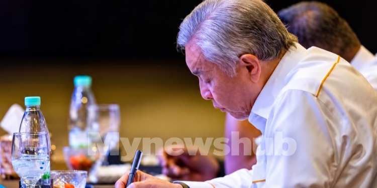 ‘The moment’ Parlimen Bubar, BN Tidak Lagi Bersama Kerajaan Perpaduan – Zahid