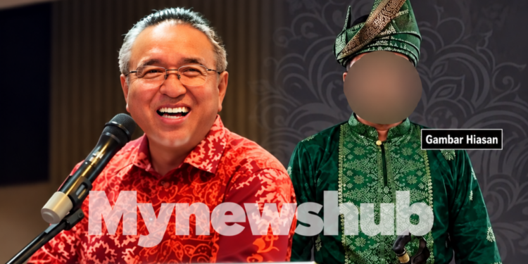 Dulu Kopiah Hitam Pun Tak Boleh, Sekarang Dah Pandai Pakai Tanjak