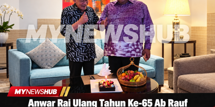 Rauf Kelihatan Terkejut, Kekok Ketika Anwar Raikan Hari Lahir Ke-65