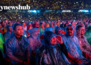 Rakyat Malaysia Teruja, Terharu Lihat PMX Anwar Sanggup Berhujan Tonton Konsert Siti Nurhaliza