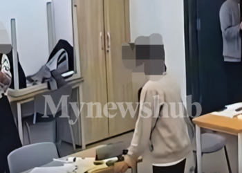 Netizen Puji Keberanian Pelajar Peluk Rakan Bersenjata Kapak, Lindungi Guru