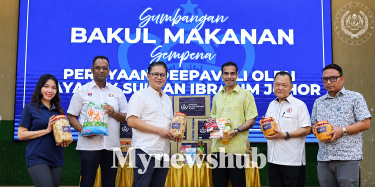 Yayasan Sultan Ibrahim Johor Sumbang Bakul Makanan, Muruku Kepada 400 Keluarga Sempena Deepavali