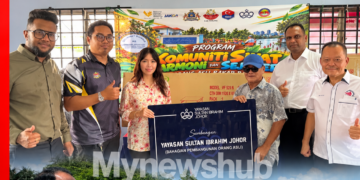 Yayasan Sultan Ibrahim Johor Sumbang Meja, Kerusi Untuk Pelajar Orang Asli Bakar Batu