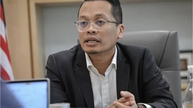Nik Nazmi Sahkan Ditahan JAIS, Mohon Maaf Kepada Isteri Dan Keluarga